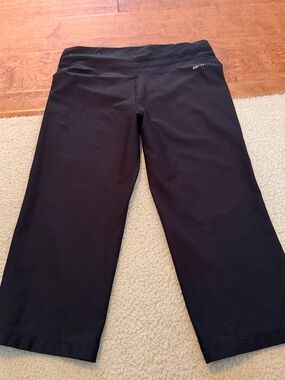 Nike Black Cropped Workout Leggings